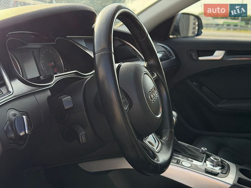 Седан Audi A4 2015 в Львові