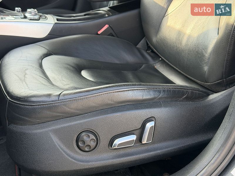 Седан Audi A4 2015 в Львові