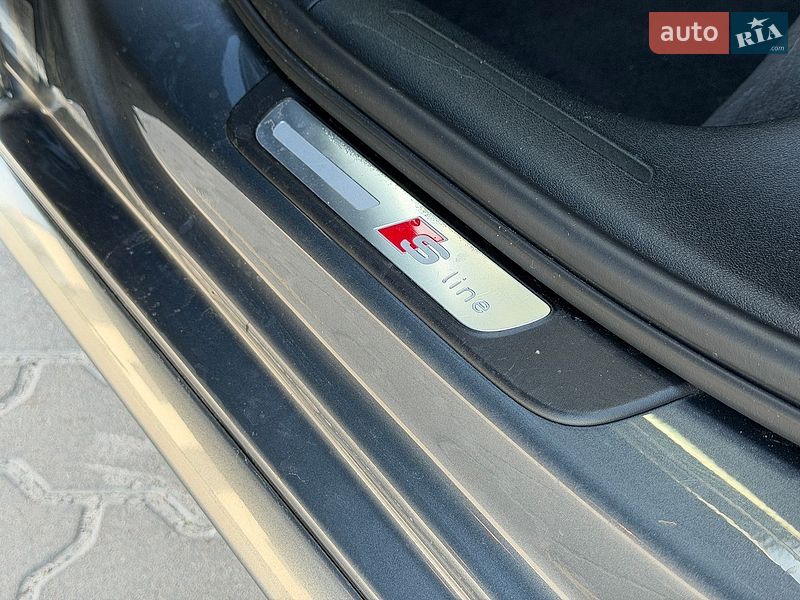 Седан Audi A4 2015 в Львові