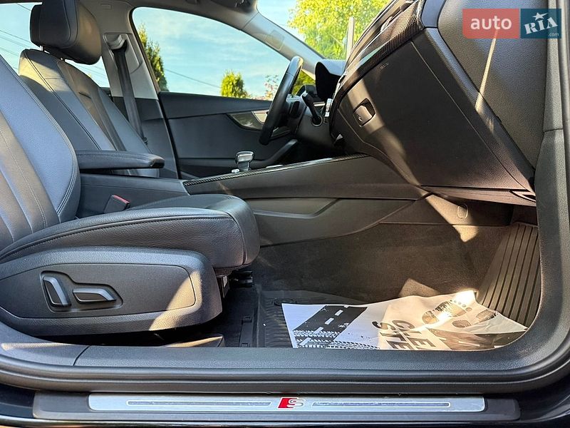 Седан Audi A4 2018 в Стрые
