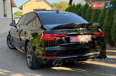 Седан Audi A4 2018 в Стрию