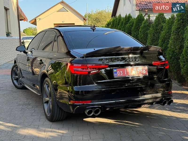 Седан Audi A4 2018 в Стрию