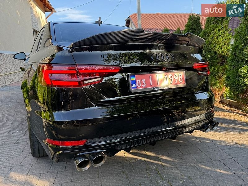 Седан Audi A4 2018 в Стрию
