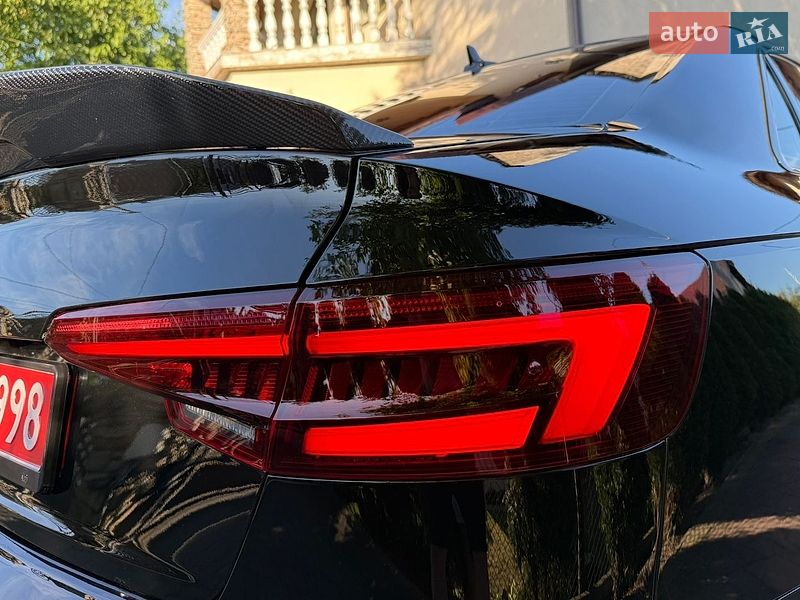 Седан Audi A4 2018 в Стрию