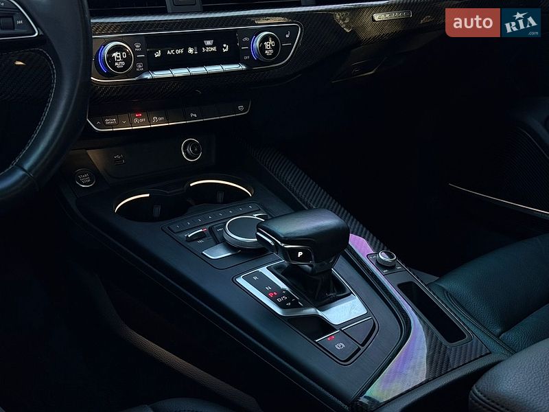 Седан Audi A4 2018 в Стрию