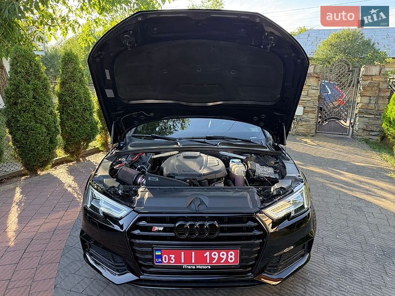 Седан Audi A4 2018 в Стрию