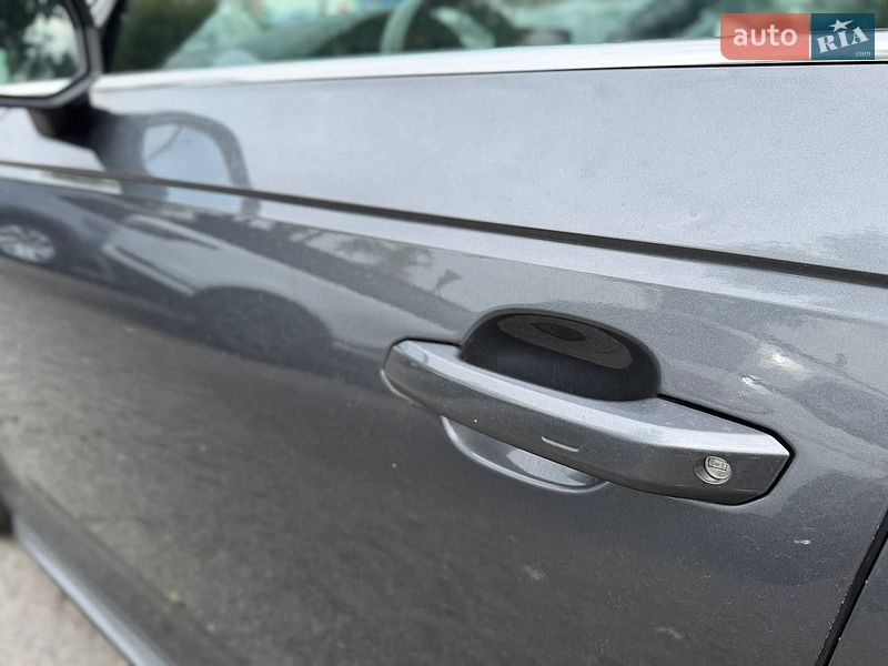 Седан Audi A4 2016 в Львові