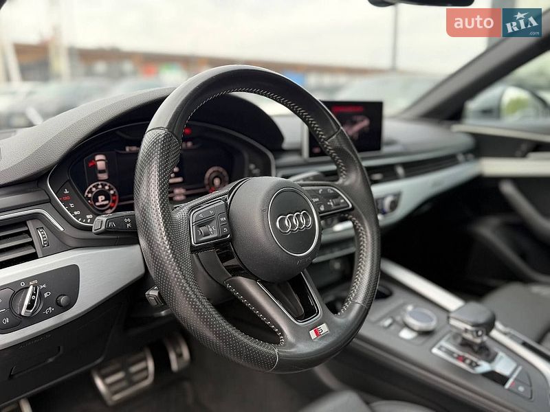 Седан Audi A4 2016 в Львові