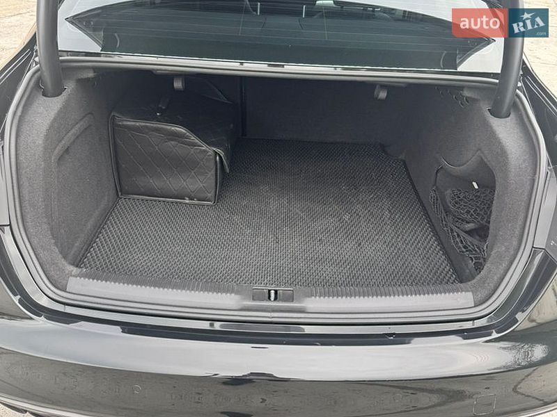 Седан Audi A4 2014 в Стрию