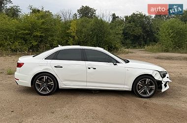 Седан Audi A4 2015 в Львове