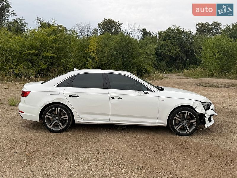 Седан Audi A4 2015 в Львове