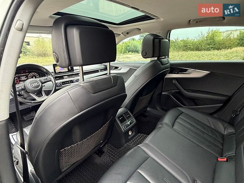 Седан Audi A4 2015 в Львове