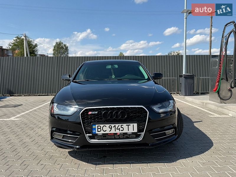Седан Audi A4 2014 в Львове