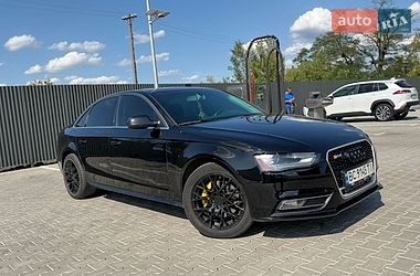 Седан Audi A4 2014 в Львове