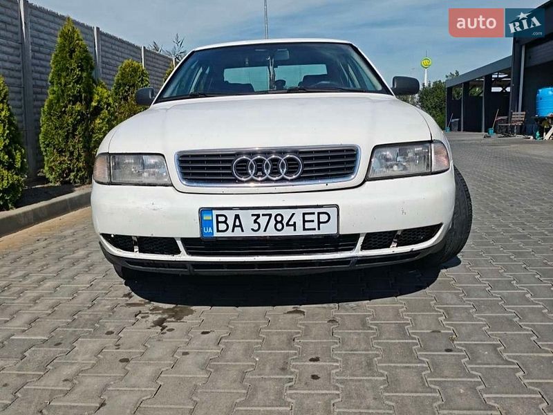 Седан Audi A4 1995 в Чумаках