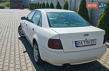 Седан Audi A4 1995 в Чумаках
