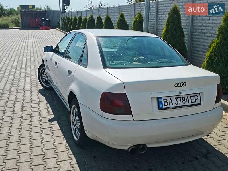 Седан Audi A4 1995 в Чумаках