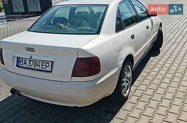 Седан Audi A4 1995 в Чумаках
