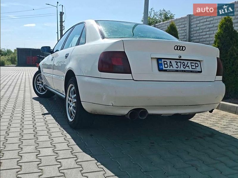 Седан Audi A4 1995 в Чумаках