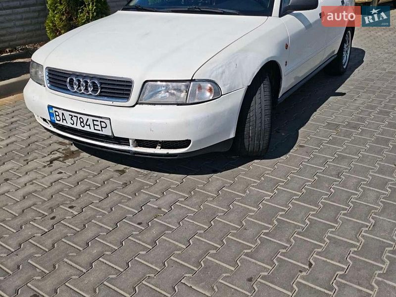 Седан Audi A4 1995 в Чумаках