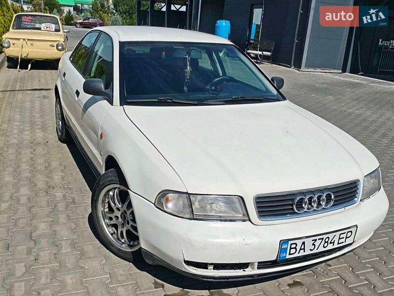 Седан Audi A4 1995 в Чумаках