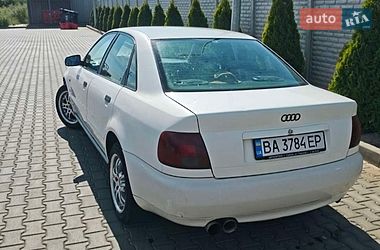 Седан Audi A4 1995 в Чумаках