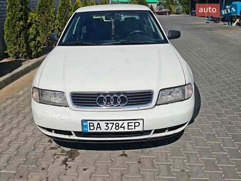 Седан Audi A4 1995 в Чумаках
