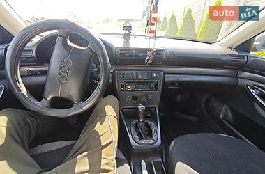 Седан Audi A4 1995 в Чумаках