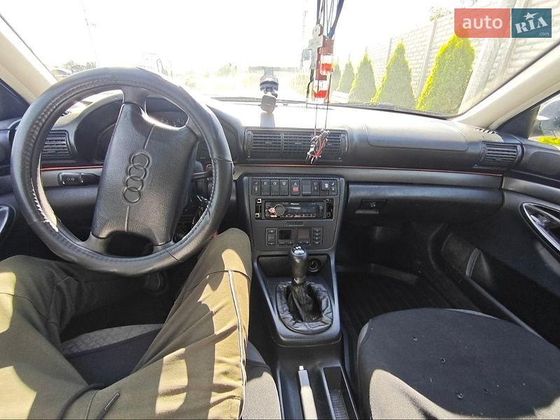 Седан Audi A4 1995 в Чумаках