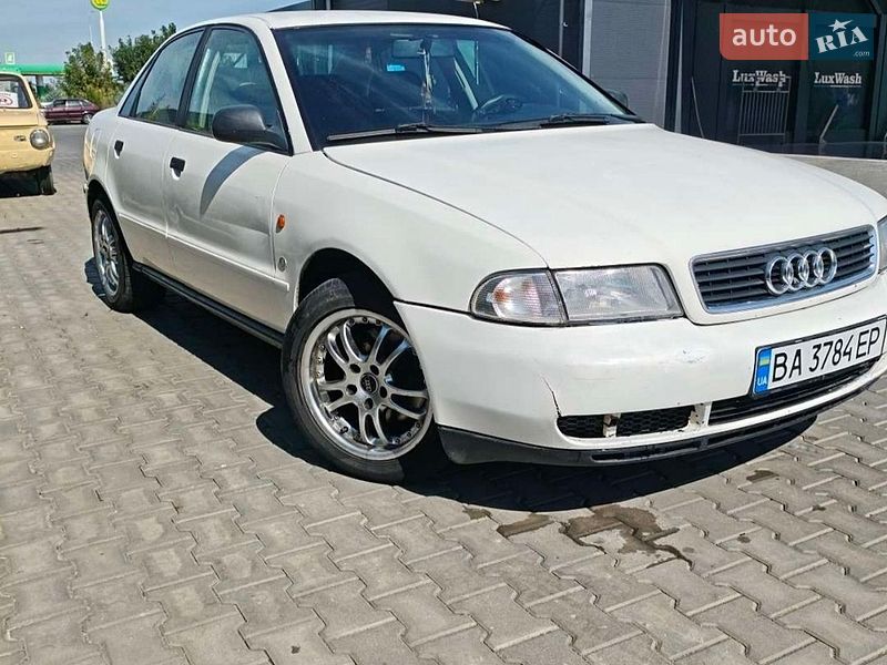 Седан Audi A4 1995 в Чумаках