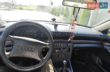 Седан Audi A4 1995 в Чумаках