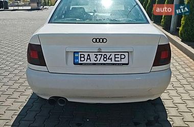 Седан Audi A4 1995 в Чумаках
