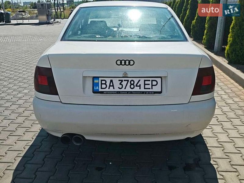 Седан Audi A4 1995 в Чумаках