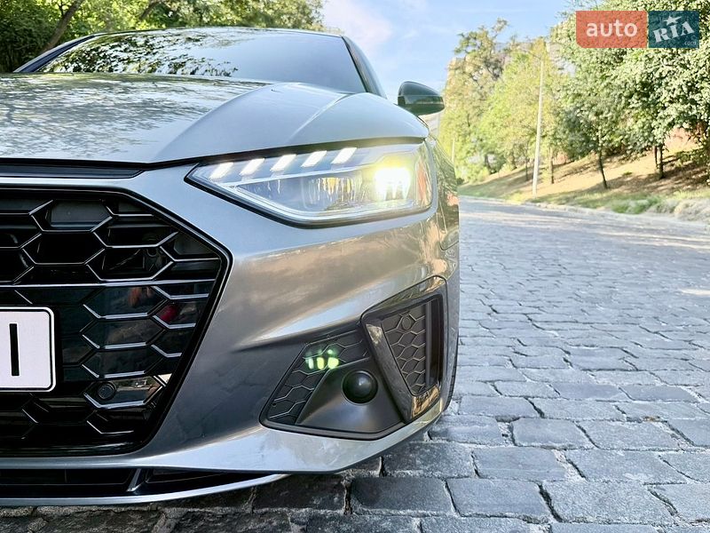 Седан Audi A4 2022 в Харкові