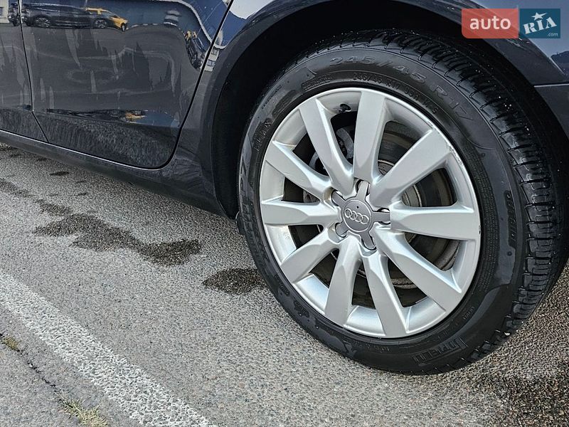 Седан Audi A4 2012 в Дніпрі