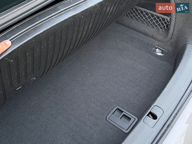 Седан Audi A4 2020 в Львові