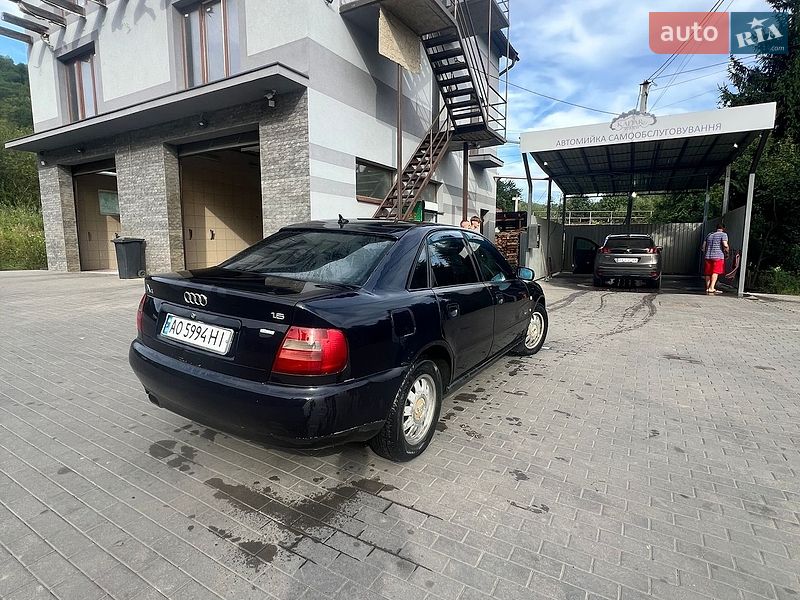 Седан Audi A4 1995 в Рахове