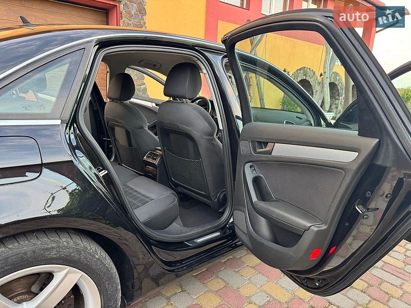 Седан Audi A4 2011 в Львові