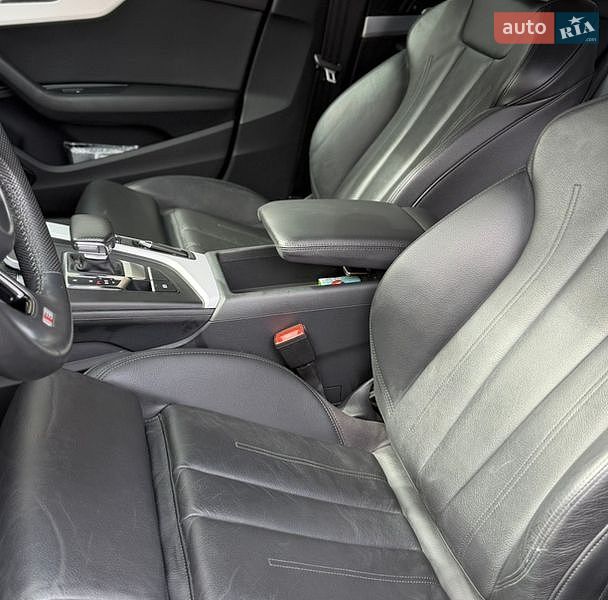 Седан Audi A4 2018 в Харкові