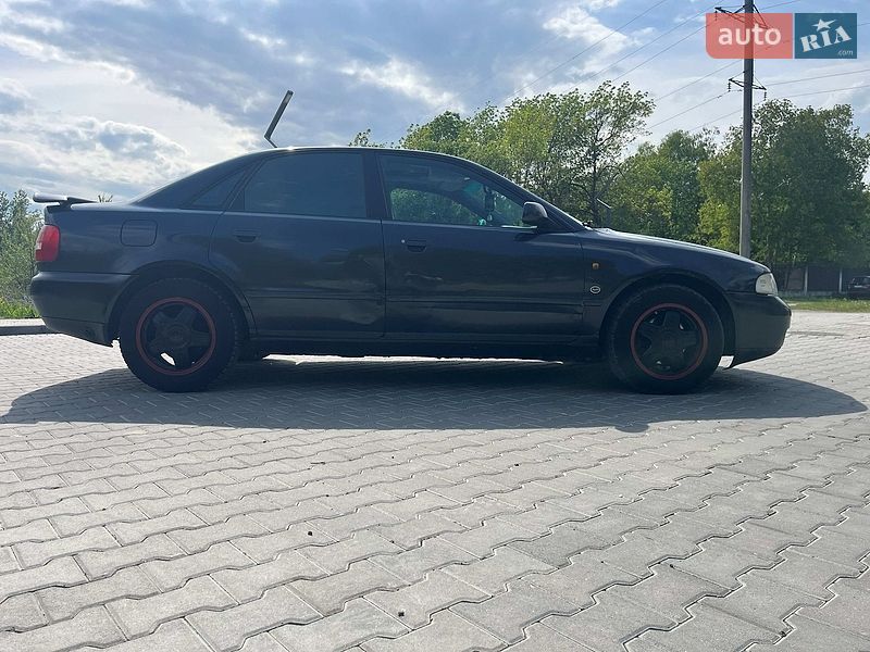 Седан Audi A4 1997 в Стрию