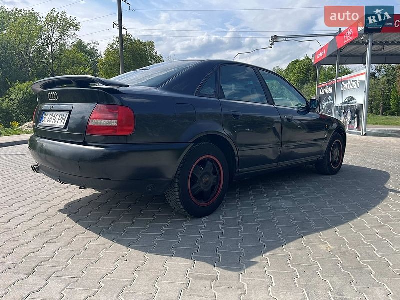 Седан Audi A4 1997 в Стрию