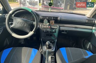 Седан Audi A4 1997 в Стрию