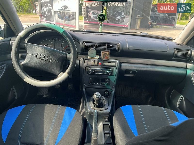 Седан Audi A4 1997 в Стрию