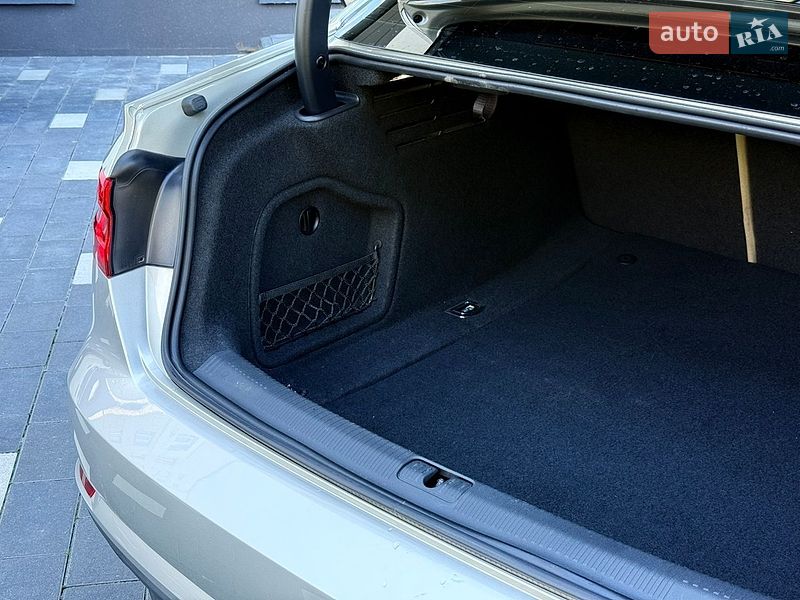 Седан Audi A4 2017 в Трускавці
