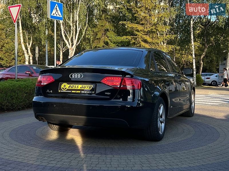 Седан Audi A4 2012 в Львові