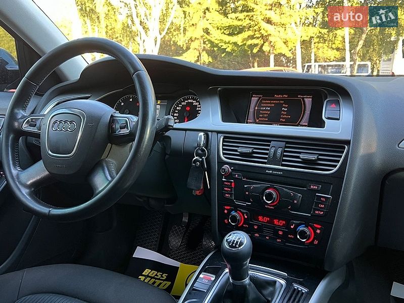 Седан Audi A4 2012 в Львові
