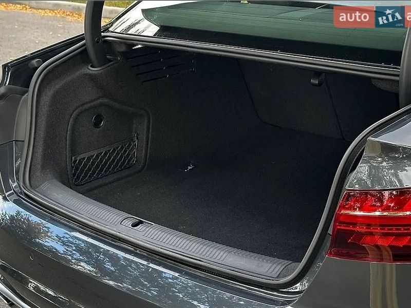 Седан Audi A4 2023 в Черкасах