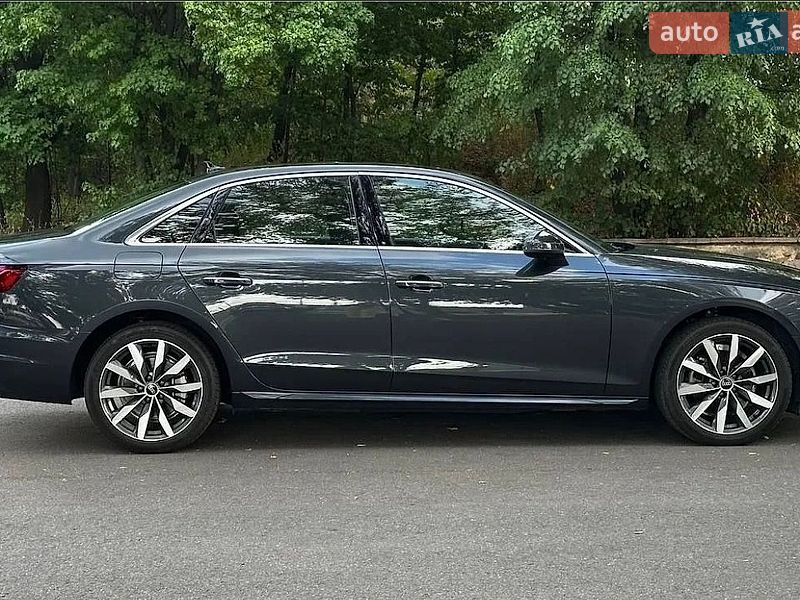 Седан Audi A4 2023 в Черкасах