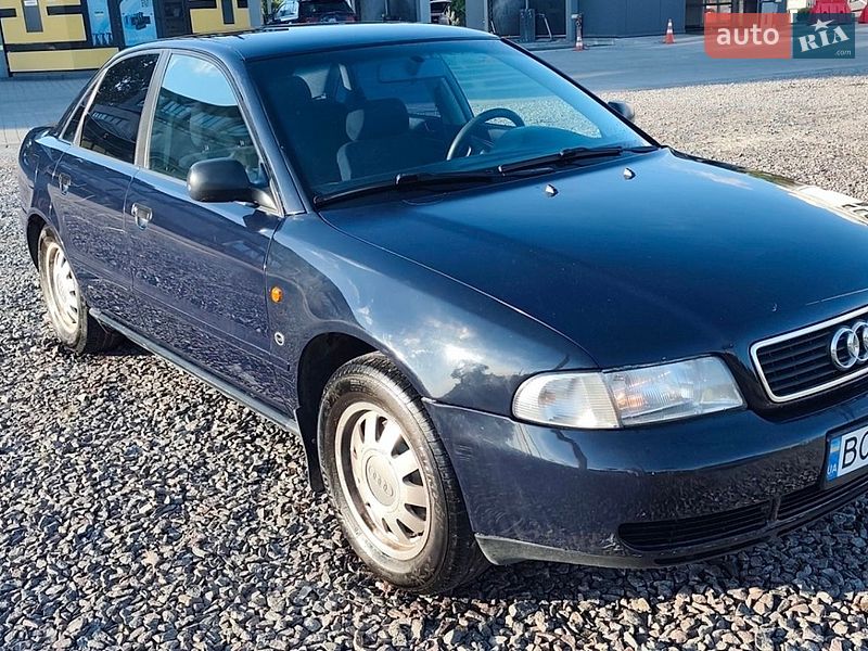 Седан Audi A4 1996 в Львове