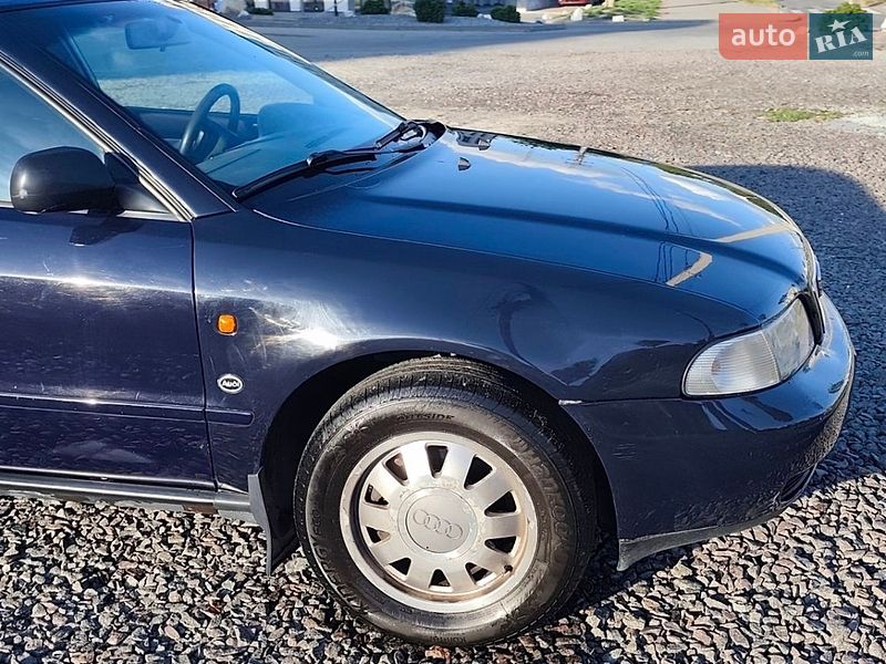 Седан Audi A4 1996 в Львове